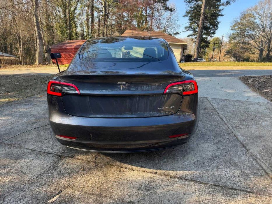 Tesla Model 3 Long Range      2022