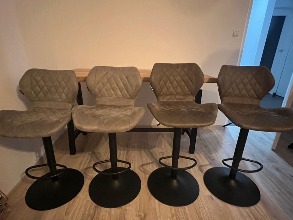 Stół z litego drewna – styl industrialny