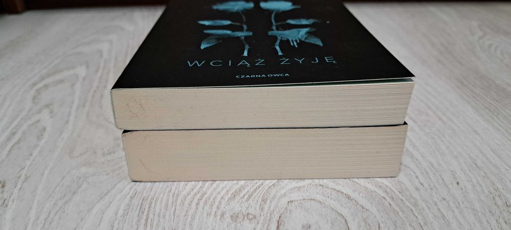 2x Martta Kaukonen Podążaj za motylem + Wciąż żyję   JAK NOWE