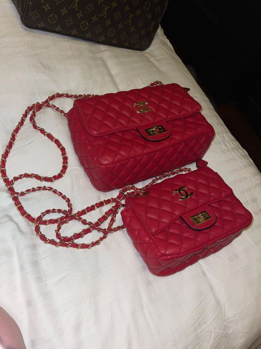 Duas malas mini e média vermelhas CHANEL