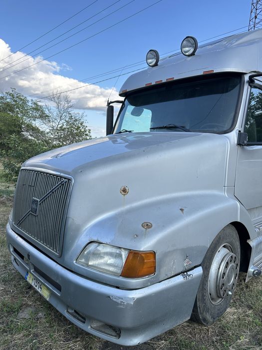 Тягач VOLVO VNL 660 2002р