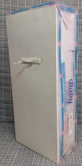 Boneca nova em caixa