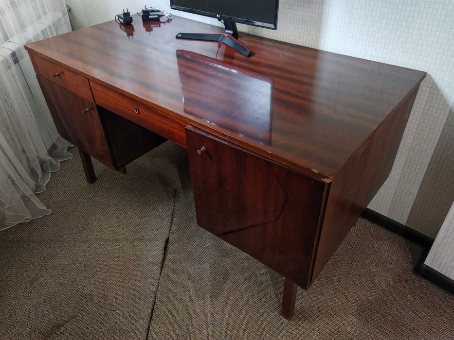 Продам письменный стол БУ.