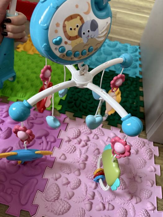 Мобіль для малюків, бу, потребує ремонту мотору (видає шумні звуки)