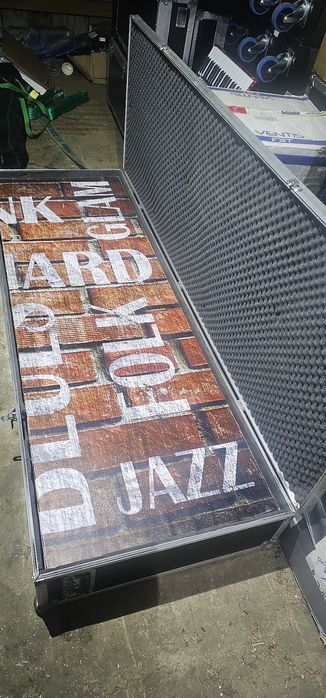 Parawan  scianka case  Dj Zespol sala weselna Restauracja