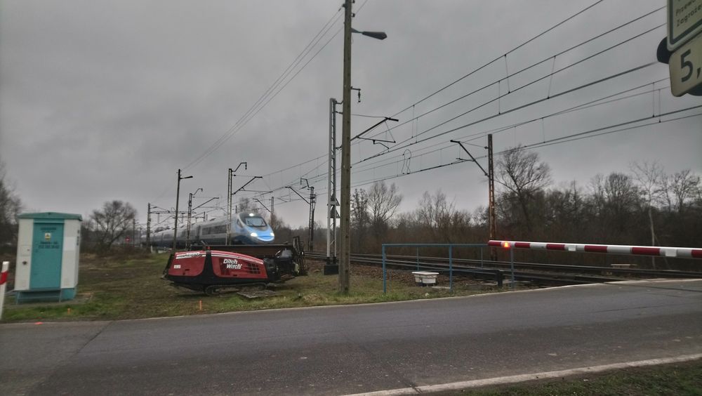 Przewiert sterowany horyzontalny przewiert pod drogą przecisk przepych