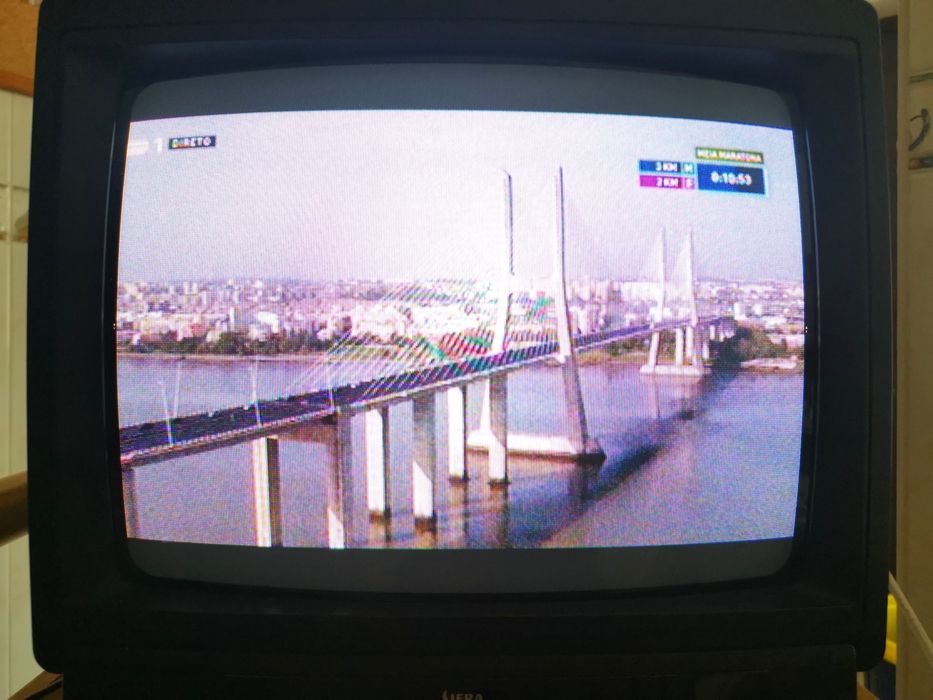 35 cm TV + Universal Remote Control + Wall-Mount TV Bracket64751967159811120