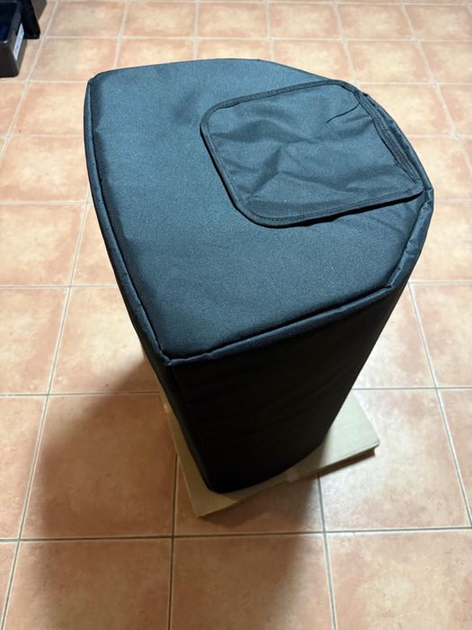 JBL EON 715 + capa oficial