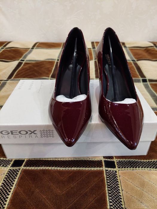 Продам жіночі туфлі ( човники)