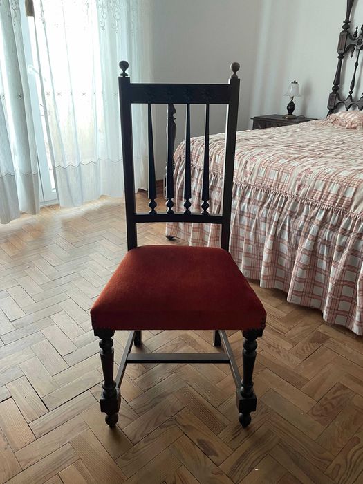 Conjunto de Quarto Completo em Madeira – Estilo Clássico