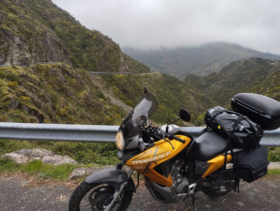 Honda Transalp 700 com ABS de 2010 com 36800 km, revisão com substituição de oleo, filtro do ar e transmição completa aos 36250km