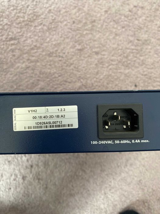 NETGEAR ProSafe 24port 10/100 Smart switch with 2 gigabit port