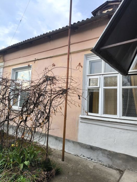 Продам ч/б із зручностями і гаражом