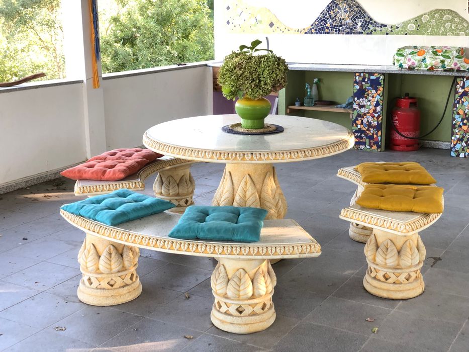 Mesa betão + 3 bancos