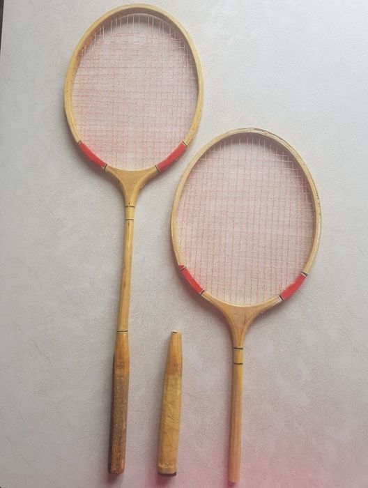 Бадмінтон ракетки тих часів дерев'яні на перетяжку і ремонт