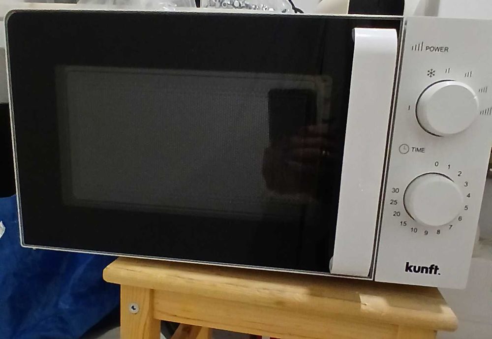 micro ondas Kunft 700 w 20 litros