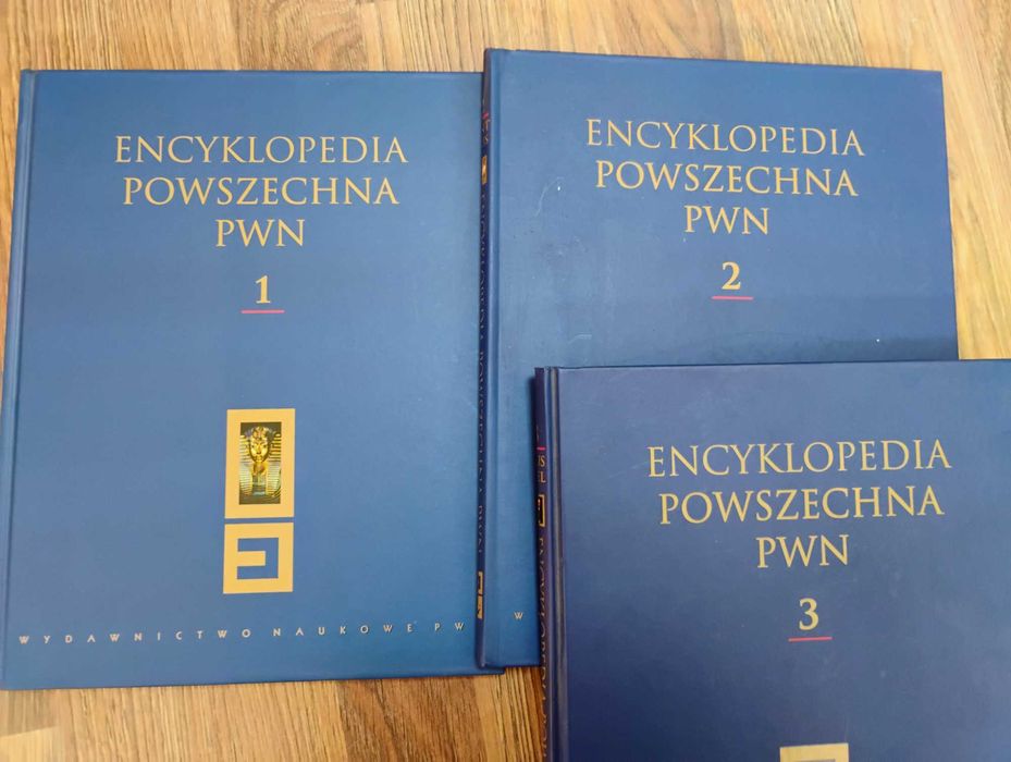 encyklopedia pwn trzy tomy za 10 zł