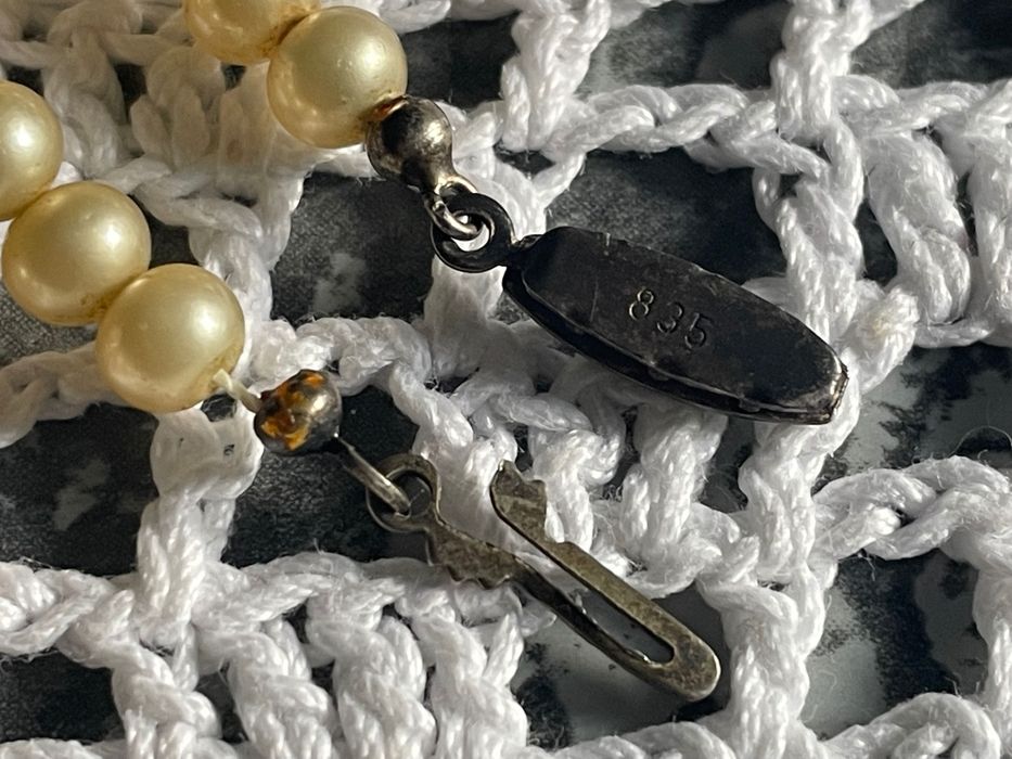 Stary naszyjnik z pereł ze srebrnym zapięciem 835