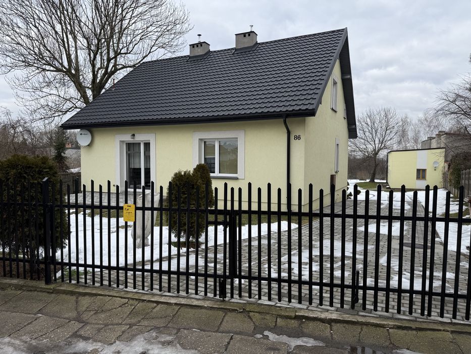 Komfortowy Dom z Budynkiem Gospodarczym