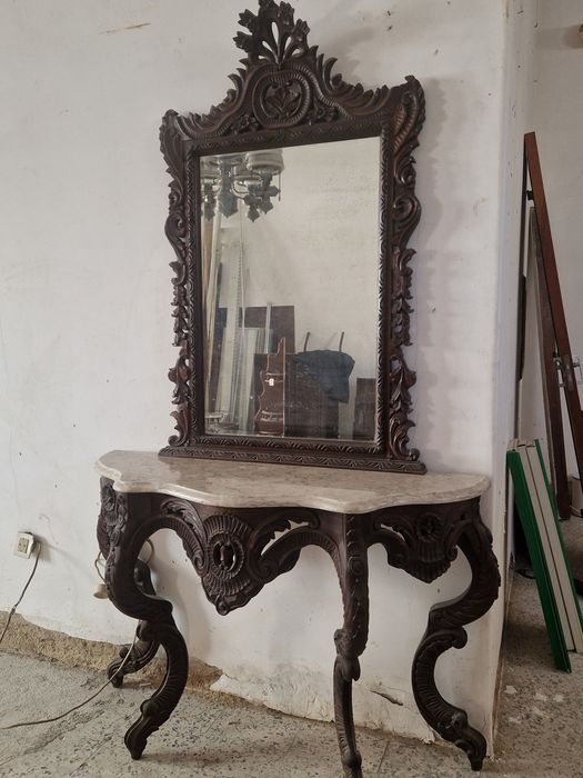 Consola com moldura vintage