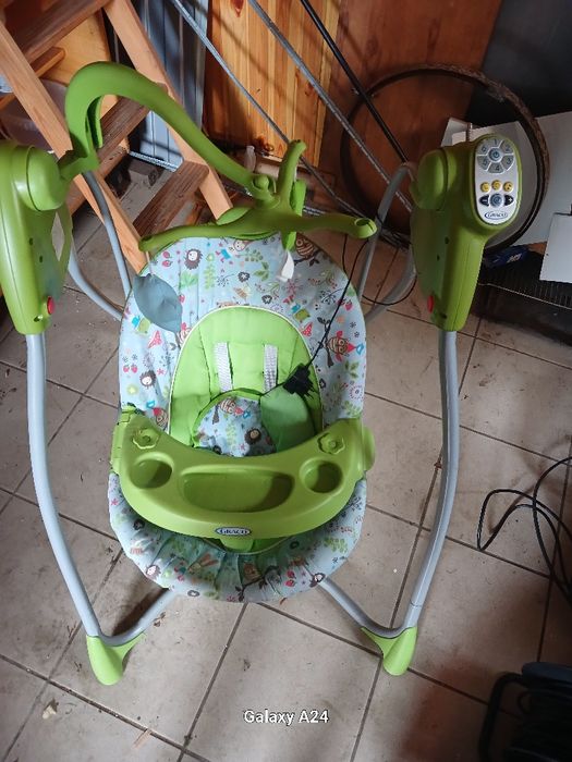 Дитяче крісло гойдалка