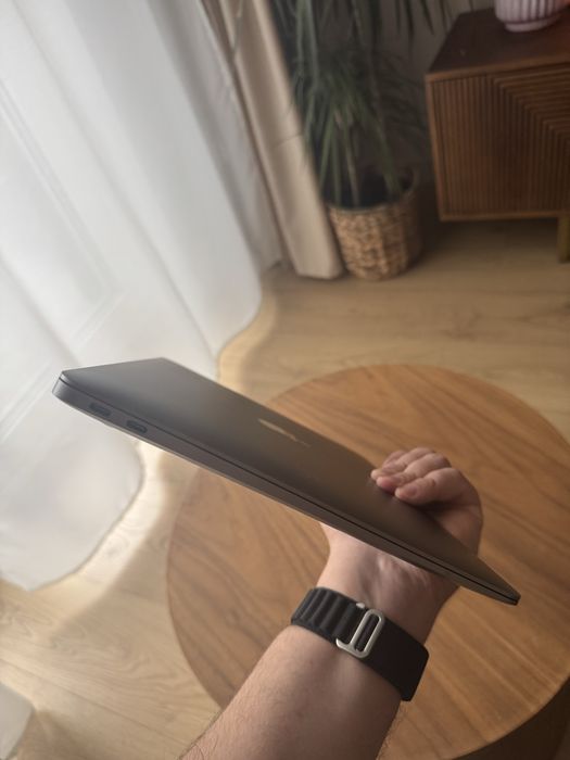 MacBook Air 2020 8/256 156 cykli bateria space gray Retina
