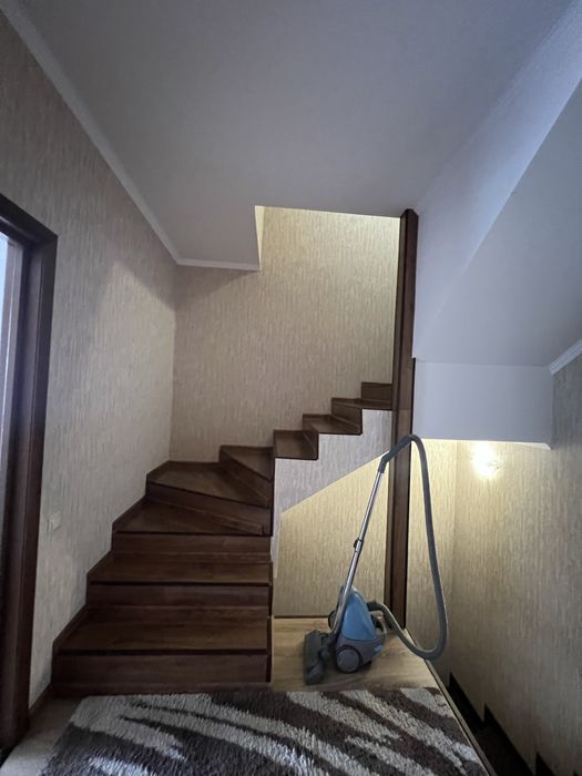 Продаж таунхаусу котеджу в с. Ременів близько до Львова