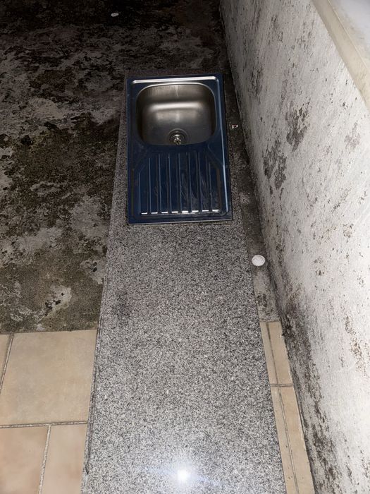 Bancada de marmore com pia inox