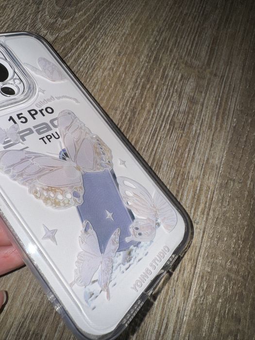 Чехол на IPhone 15 pro с бабочками силикон