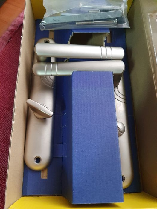 Zestaw klamek drzwiowych nowe