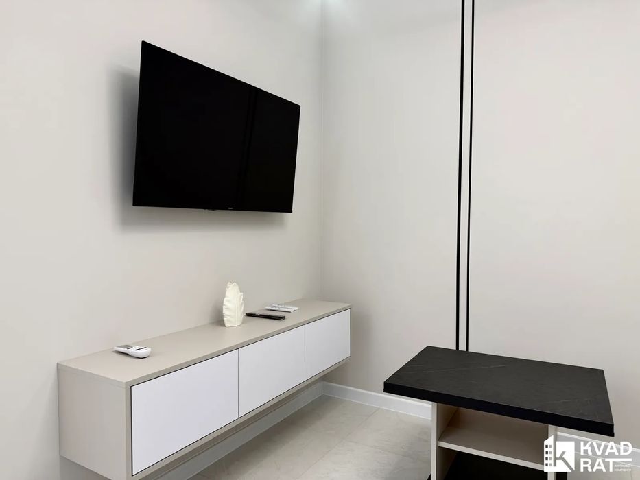 Перша здача ! 1км квартира біля ТЦ Велес