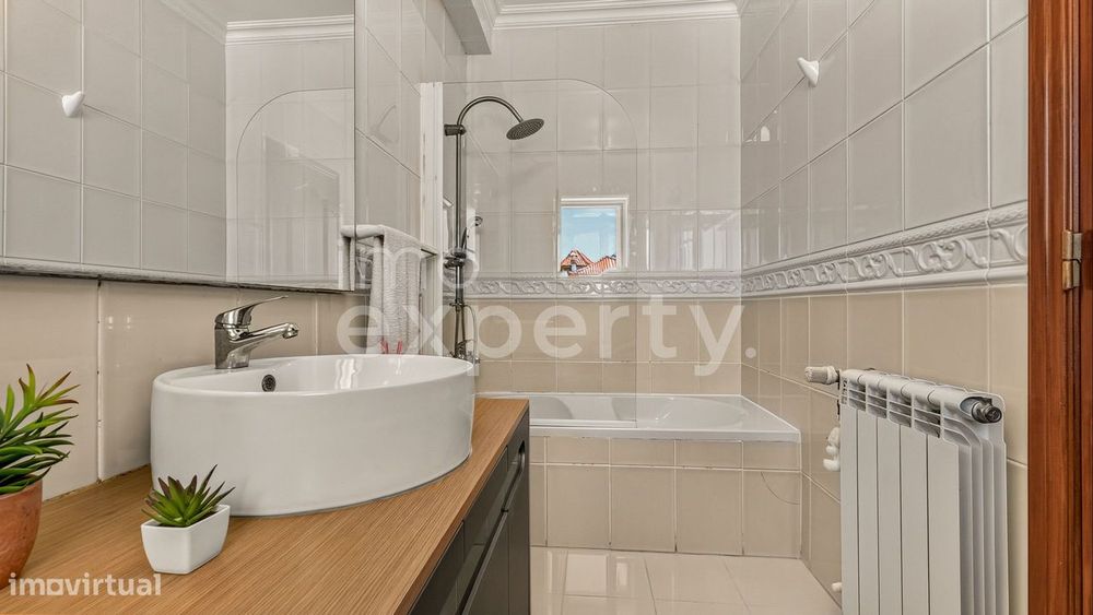 Moradia com 3 suites e piscina coberta a 10 min das praias da Ericeira
