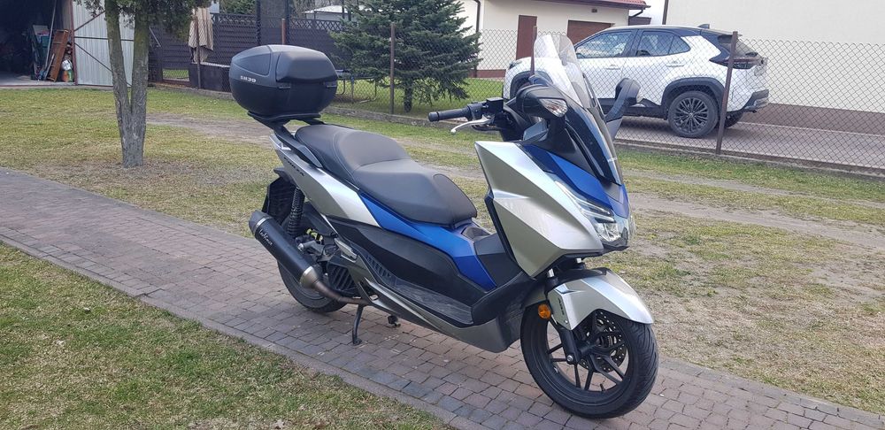 Honda NSS Forza 125 Salon Polska rok 2017 Leovince