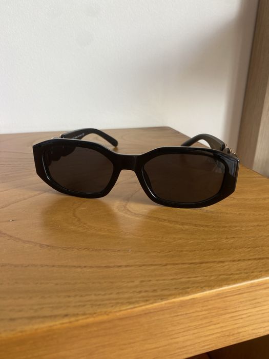 Óculos de sol versage pretos e dourados