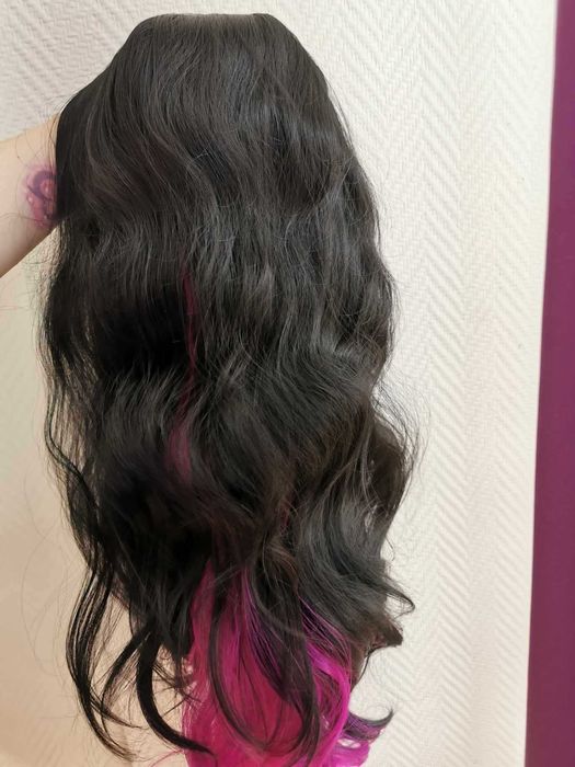 Peruka lace front głęboka czerń + pasma róż 65 cm