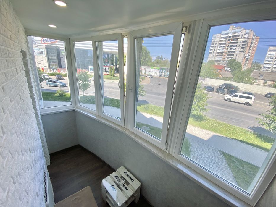 Найкраща трикімнатна квартира в центрі - Безключовий доступ!