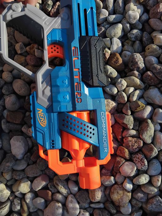 Nerf Elite 2.0.     Commander