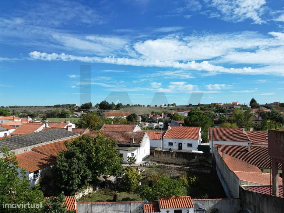Terreno urbano com 320 m2 situado na Póvoa de Santarém