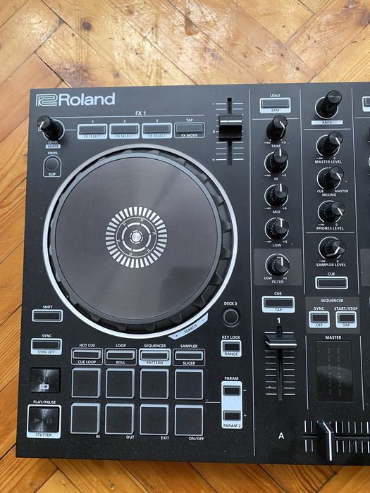 Контроллер Roland DJ 202 Serum