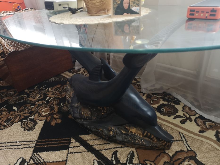 Столик журнальный.