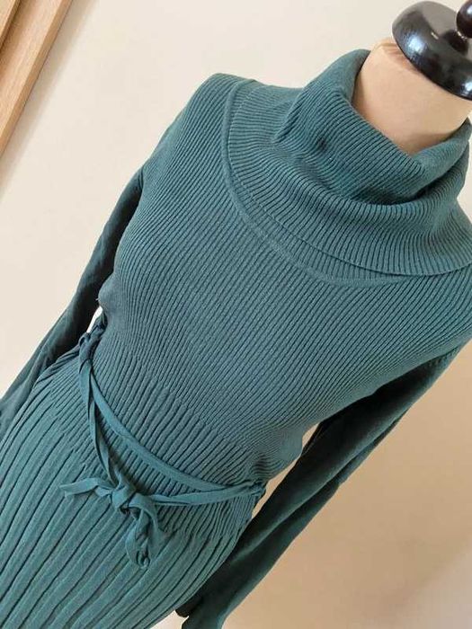 Sweterkowa sukienka midi golf butelkowy zielony ciemny   m l 38