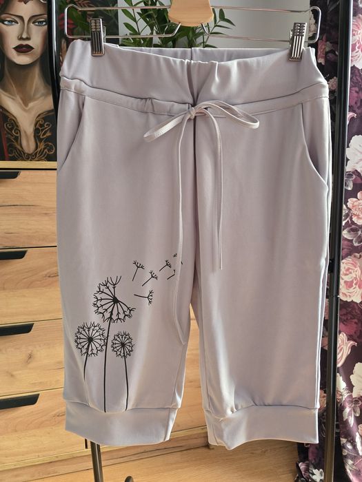 Spodnie damskie capri (rybaczki) nadrukiem mniszka lekarskiego rozm M