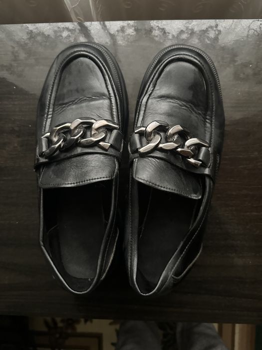 Лофери чорного кольору