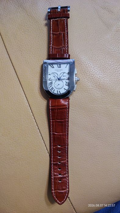 Часы  Cartier.новые.