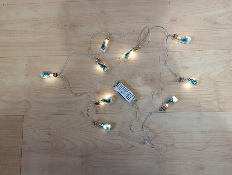 Світлодіодна гірлянда на 9 пляшечок з ялинками, 20 лампочок, 2м, 2хАА