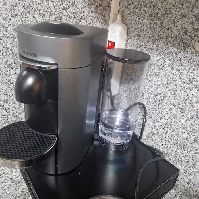 Máquina Nespresso Vertuo Plus Deluxe Tita