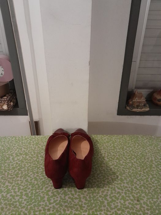 Vendo Sapatos de Senhora muito bonitos como novos