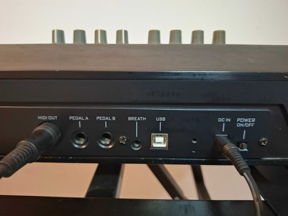 Nord Electro Rack 2 + teclado midi CME UF70