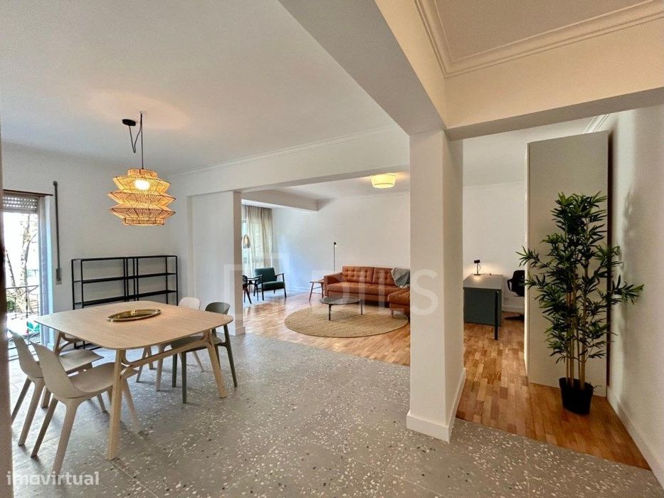 Apartamento T2 com áreas amplas e elevador em Alcabideche, Cascais