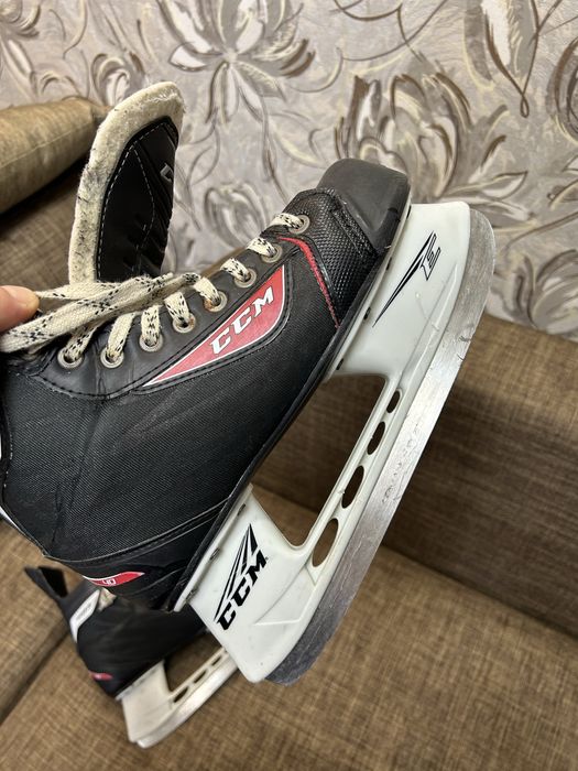 Продам ковзани (коньки) CCM RBZ 40. 42 розмір